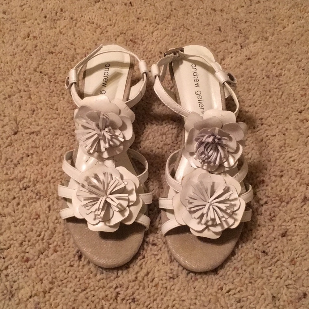 Andrew Geller White Flower Heels 7 1/2